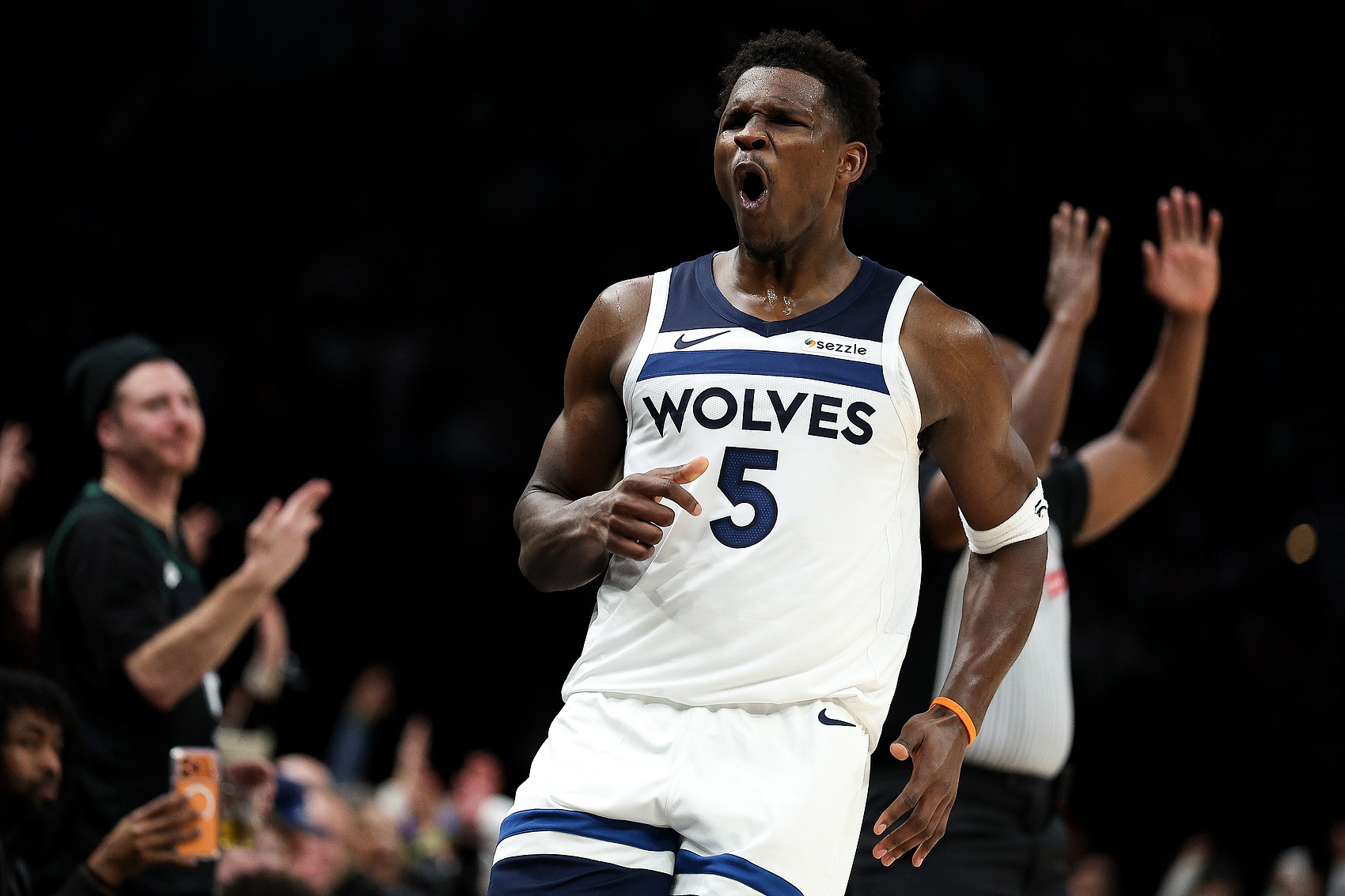 皇冠体育-场均28.9分5板3.8助！明天森林狼客战火箭 爱德华兹缺阵